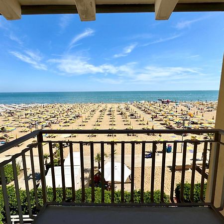 Villa Fronte Mare-Carraro Immobiliare Jesolo - Family Apartments 外观 照片