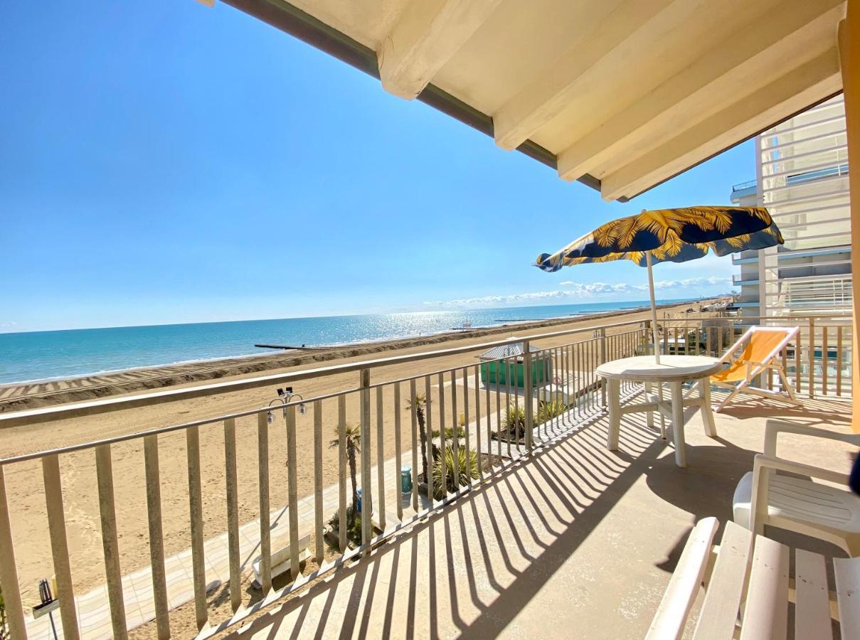 Villa Fronte Mare-Carraro Immobiliare Jesolo - Family Apartments 外观 照片
