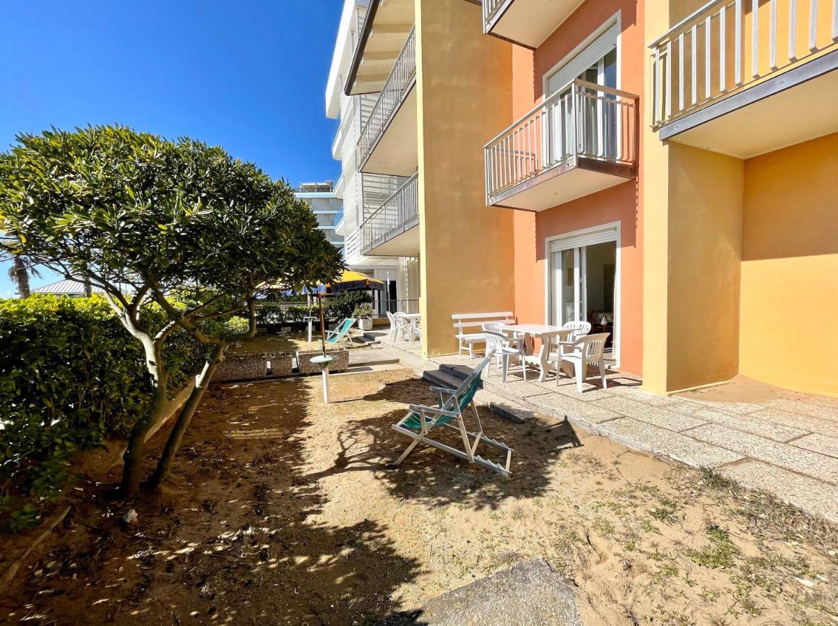 Villa Fronte Mare-Carraro Immobiliare Jesolo - Family Apartments 外观 照片