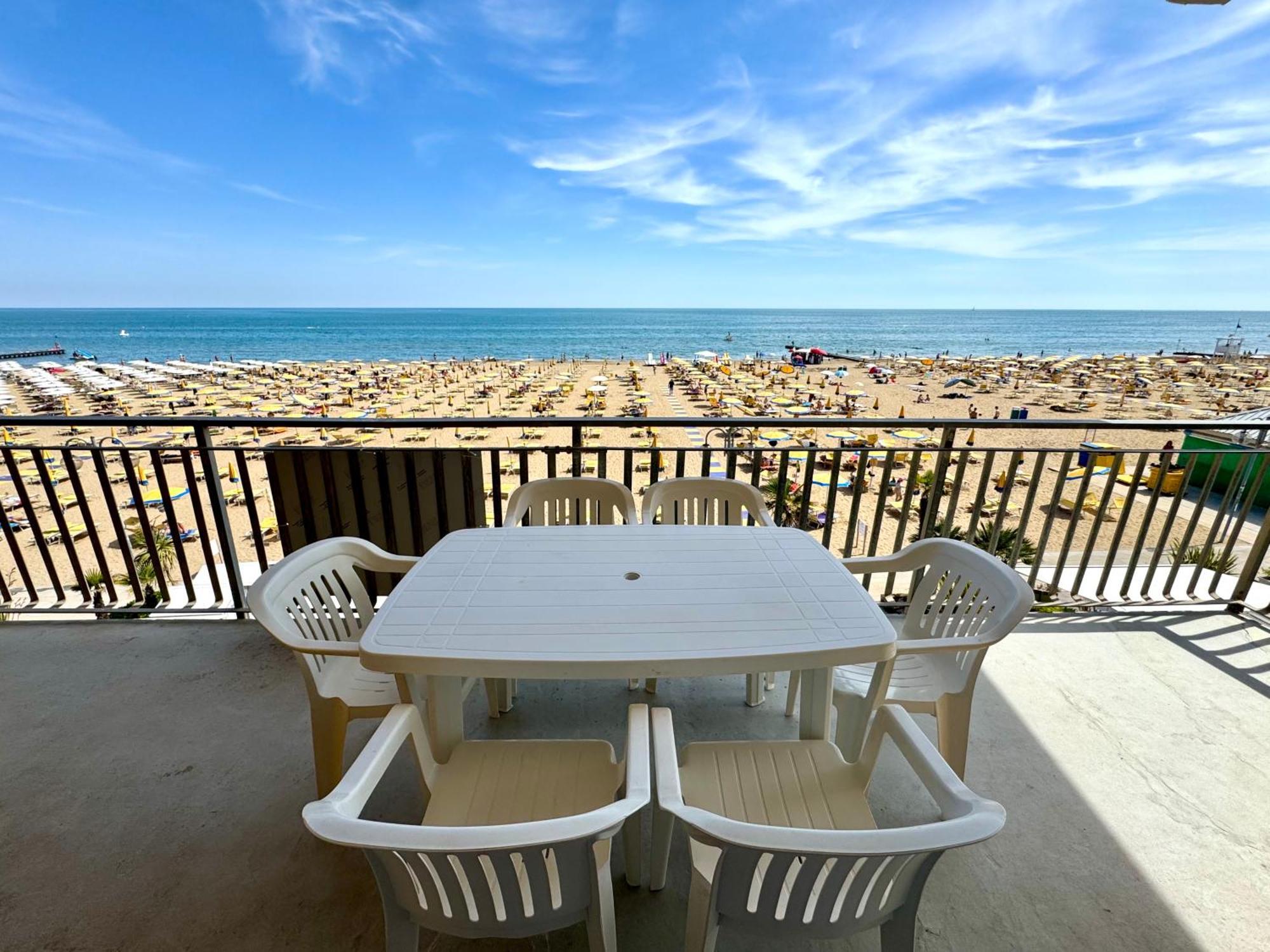 Villa Fronte Mare-Carraro Immobiliare Jesolo - Family Apartments 外观 照片