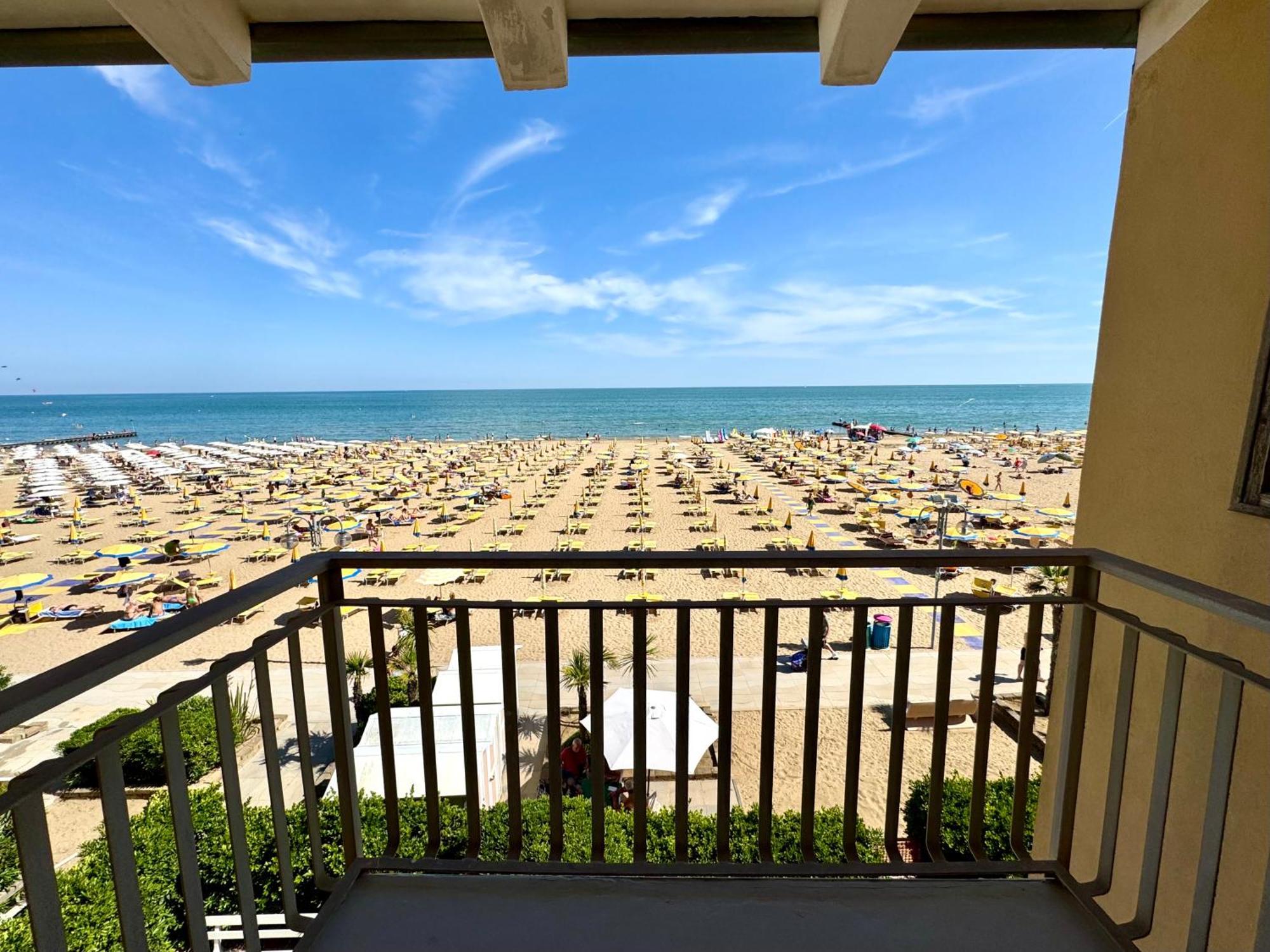 Villa Fronte Mare-Carraro Immobiliare Jesolo - Family Apartments 外观 照片