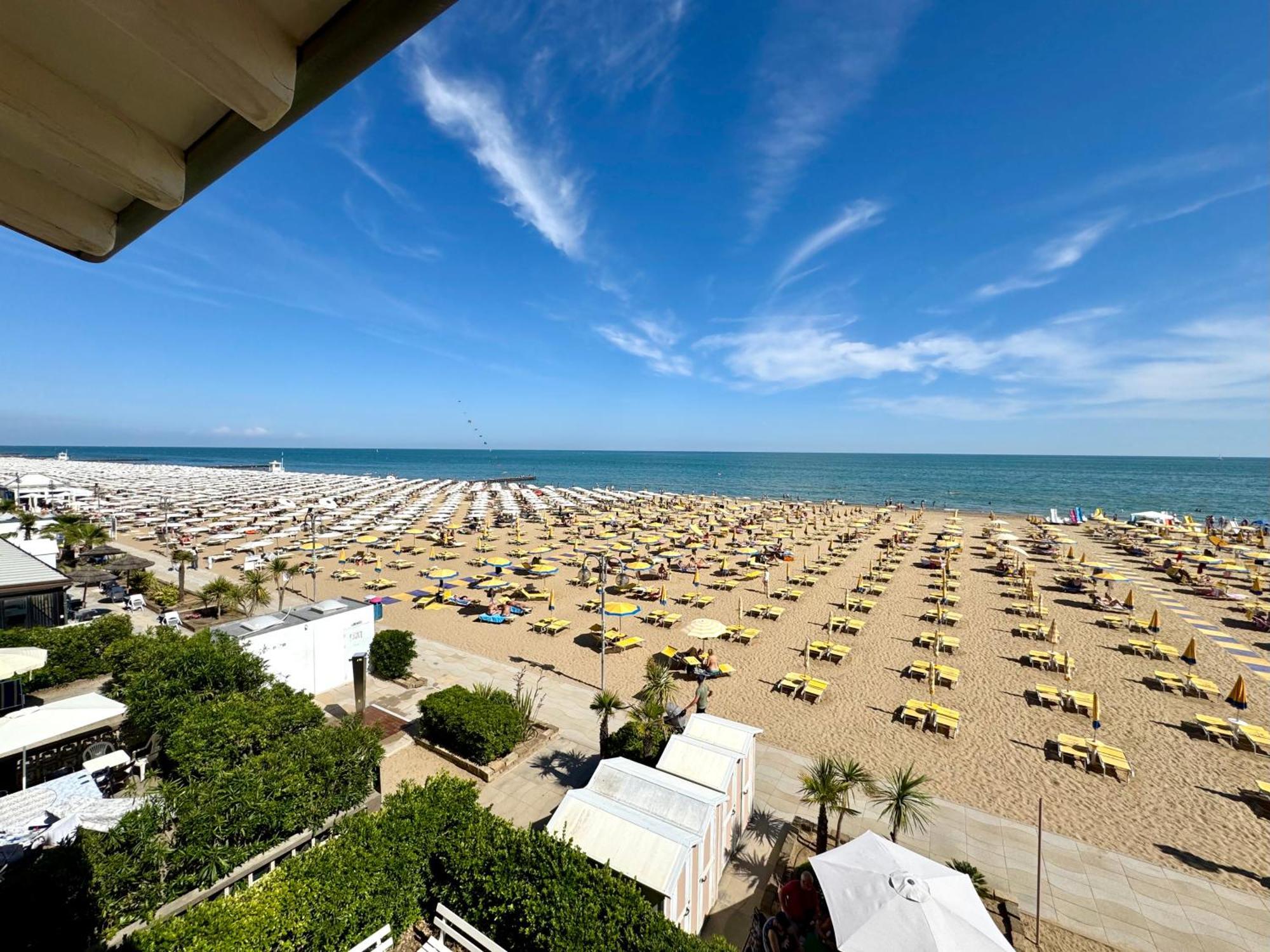 Villa Fronte Mare-Carraro Immobiliare Jesolo - Family Apartments 外观 照片